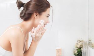 Simple Steps for Daily Facial Cleansing Maintenance